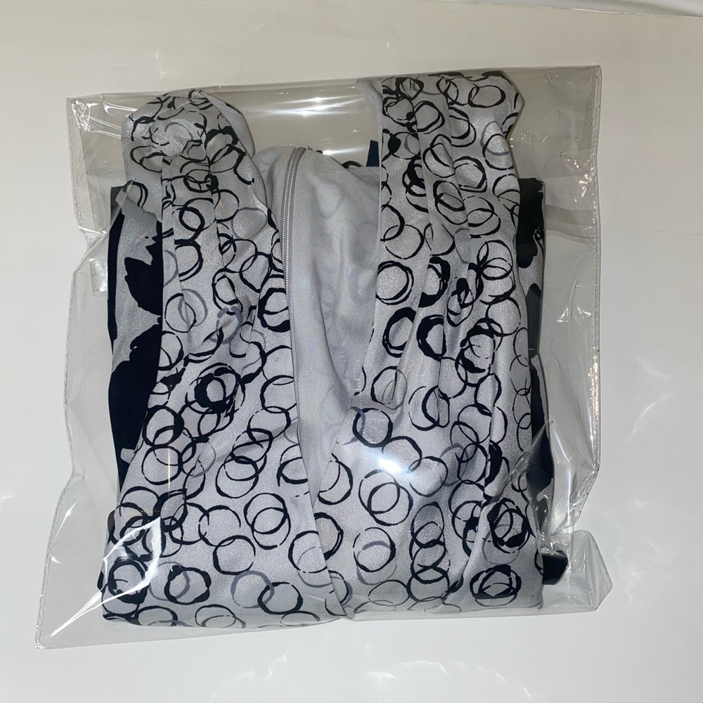 Banana Republic Dress size 10 Black & White Abstract Plunge Neck Line w/Pockets - Picture 13 of 13